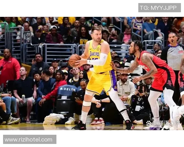 2009年季后赛西部第二轮首战火箭对决湖人精彩回顾与赛况分析