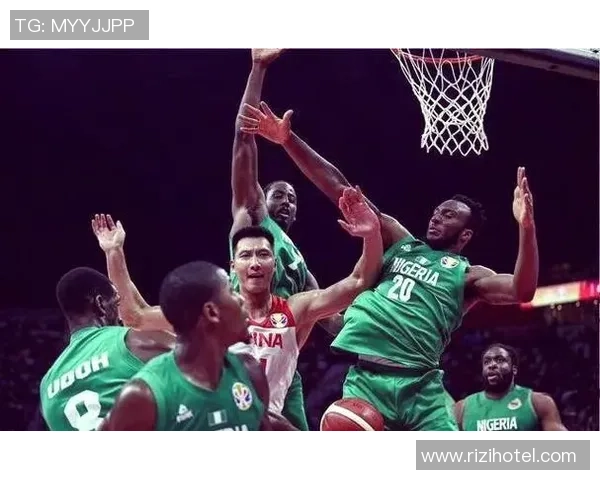 中国男篮在与尼日利亚的第三节较量中展现出强大实力和战术调整的精彩瞬间